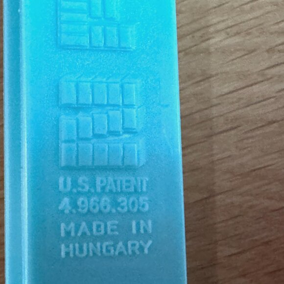 PEZ Candy Dispenser Meet the Robinsons Wilbur, Loose, Blue Stem, Hungary, 2007 - Picture 14 of 16